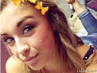 A Camwhoring Appealing Honey Is What I Am And My Model Name Is CalypsoX, I'm 20 Yrs Old
